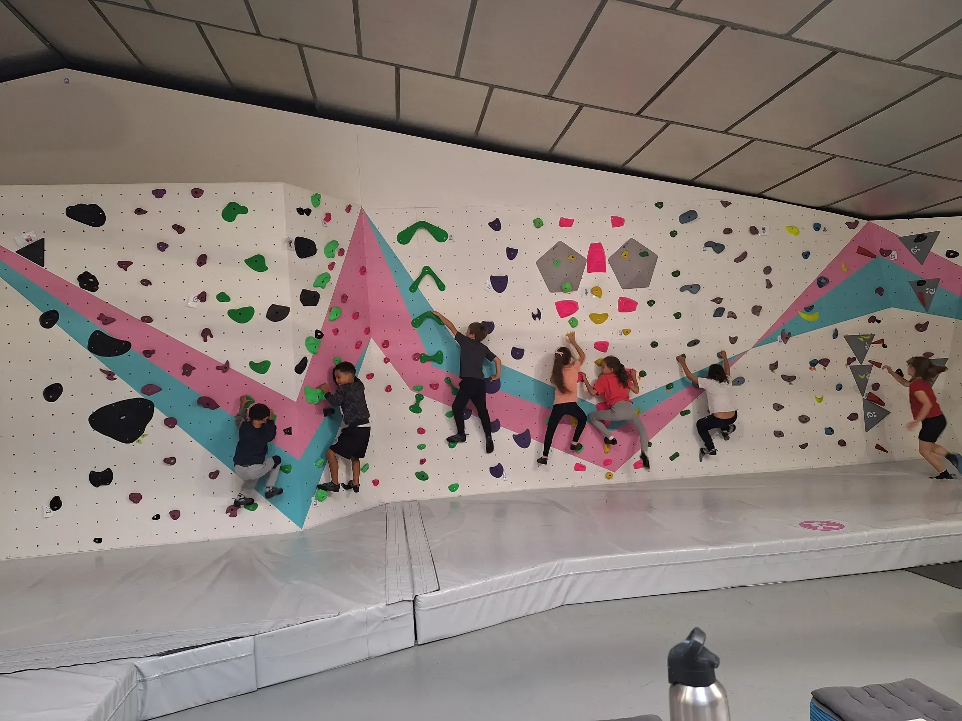 Espace escalade enfant à Arcabloc Vichy - mur adapté aux petits grimpeurs
